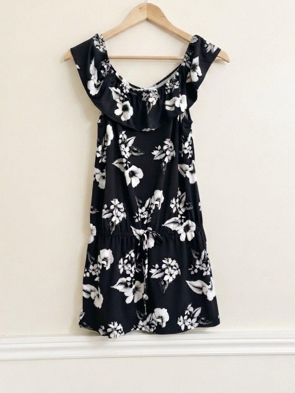 White House Black Market Floral Dress Small Off Shoulder Above The Knee